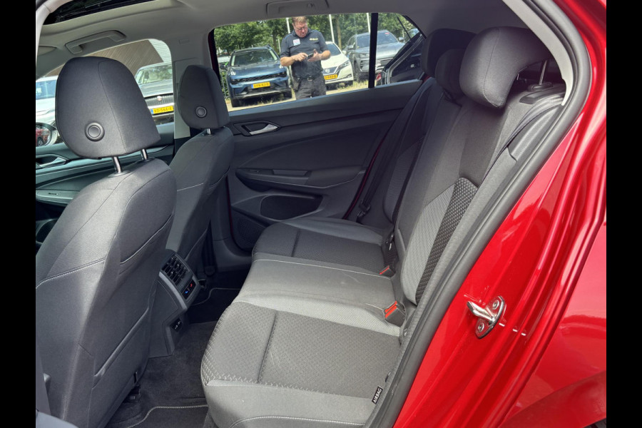 Volkswagen Golf 1.0 eTSI Life PANORAMADAK | ADD. CRUISE | VIRTUAL DASH | NAVIGATIE | RIJKLAARPRIJS incl. 12mnd BOVAG