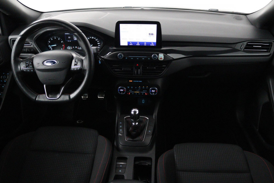 Ford FOCUS Wagon 1.5 EcoBoost ST Line Business (PARKEERSENSOREN, TREKHAAK, STOELVERWARMING, NAVIGATIE, NL-AUTO)