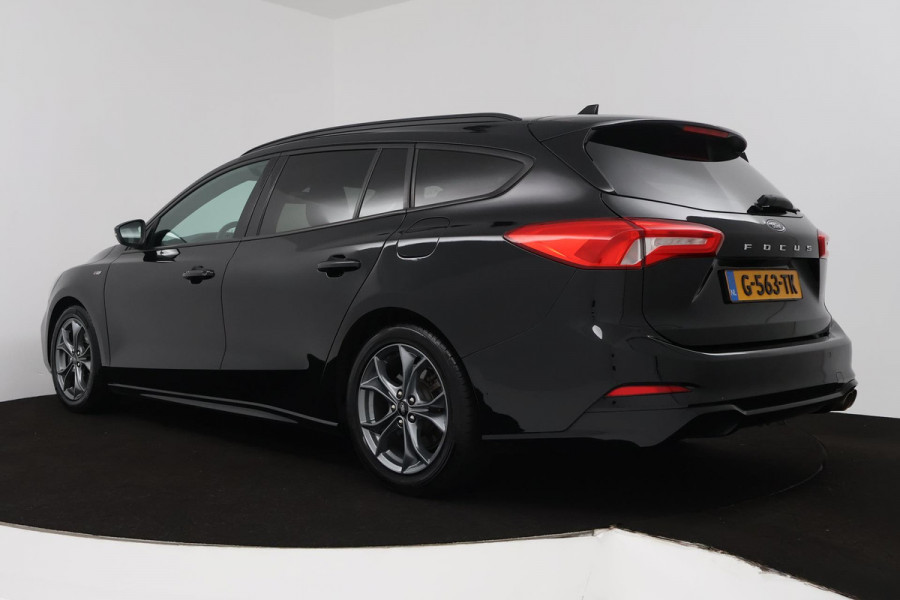 Ford FOCUS Wagon 1.5 EcoBoost ST Line Business (PARKEERSENSOREN, TREKHAAK, STOELVERWARMING, NAVIGATIE, NL-AUTO)