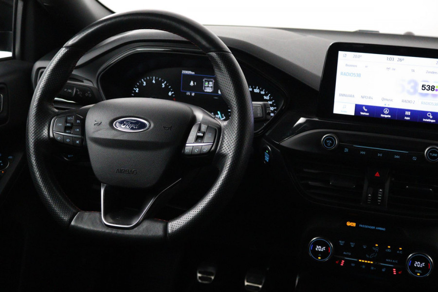 Ford FOCUS Wagon 1.5 EcoBoost ST Line Business (PARKEERSENSOREN, TREKHAAK, STOELVERWARMING, NAVIGATIE, NL-AUTO)
