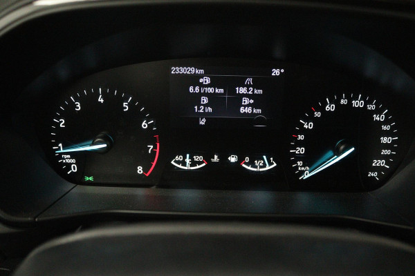 Ford FOCUS Wagon 1.5 EcoBoost ST Line Business (PARKEERSENSOREN, TREKHAAK, STOELVERWARMING, NAVIGATIE, NL-AUTO)