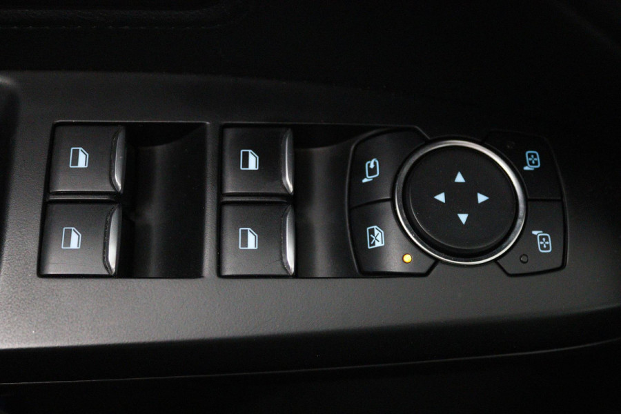 Ford FOCUS Wagon 1.5 EcoBoost ST Line Business (PARKEERSENSOREN, TREKHAAK, STOELVERWARMING, NAVIGATIE, NL-AUTO)