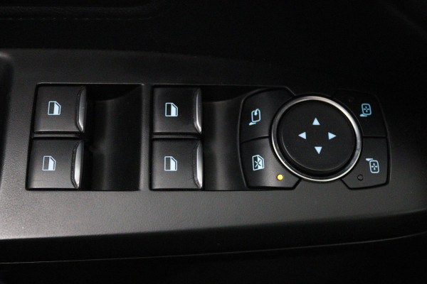 Ford FOCUS Wagon 1.5 EcoBoost ST Line Business (PARKEERSENSOREN, TREKHAAK, STOELVERWARMING, NAVIGATIE, NL-AUTO)
