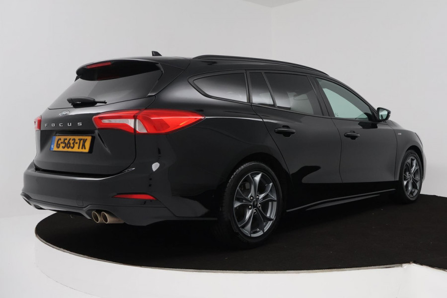 Ford FOCUS Wagon 1.5 EcoBoost ST Line Business (PARKEERSENSOREN, TREKHAAK, STOELVERWARMING, NAVIGATIE, NL-AUTO)