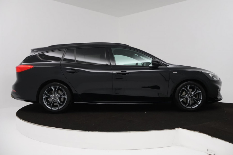 Ford FOCUS Wagon 1.5 EcoBoost ST Line Business (PARKEERSENSOREN, TREKHAAK, STOELVERWARMING, NAVIGATIE, NL-AUTO)