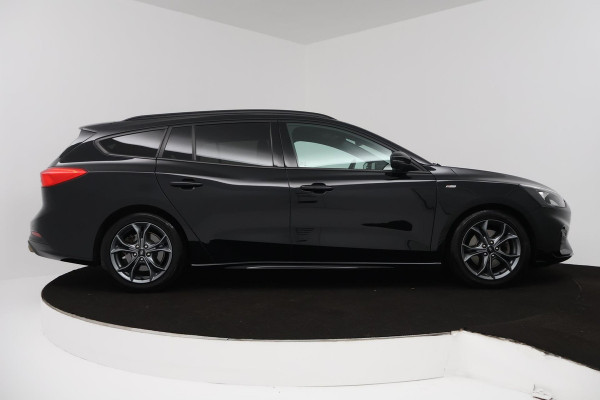 Ford FOCUS Wagon 1.5 EcoBoost ST Line Business (PARKEERSENSOREN, TREKHAAK, STOELVERWARMING, NAVIGATIE, NL-AUTO)