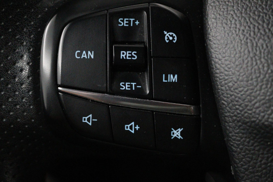 Ford FOCUS Wagon 1.5 EcoBoost ST Line Business (PARKEERSENSOREN, TREKHAAK, STOELVERWARMING, NAVIGATIE, NL-AUTO)
