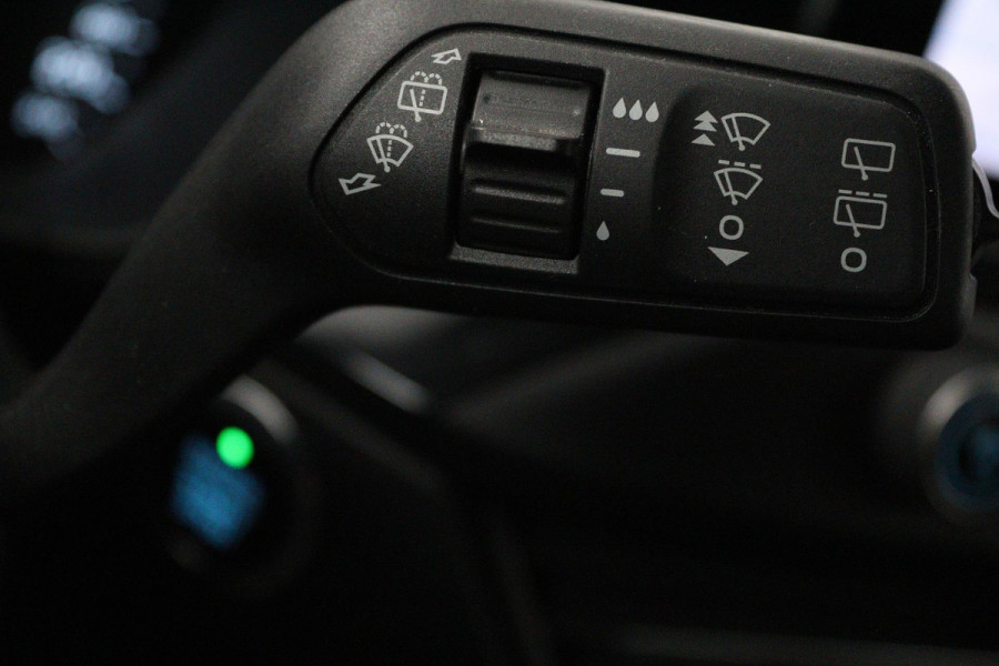 Ford FOCUS Wagon 1.5 EcoBoost ST Line Business (PARKEERSENSOREN, TREKHAAK, STOELVERWARMING, NAVIGATIE, NL-AUTO)