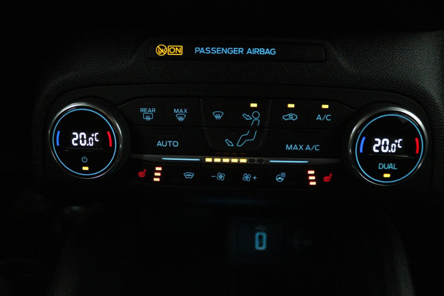 Ford FOCUS Wagon 1.5 EcoBoost ST Line Business (PARKEERSENSOREN, TREKHAAK, STOELVERWARMING, NAVIGATIE, NL-AUTO)