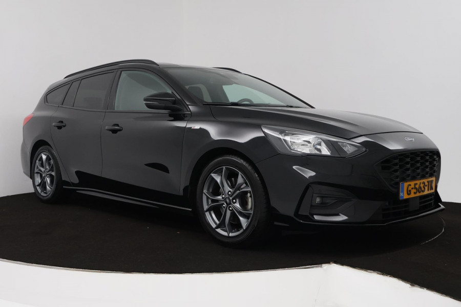 Ford FOCUS Wagon 1.5 EcoBoost ST Line Business (PARKEERSENSOREN, TREKHAAK, STOELVERWARMING, NAVIGATIE, NL-AUTO)