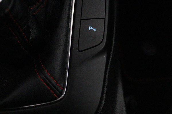 Ford FOCUS Wagon 1.5 EcoBoost ST Line Business (PARKEERSENSOREN, TREKHAAK, STOELVERWARMING, NAVIGATIE, NL-AUTO)