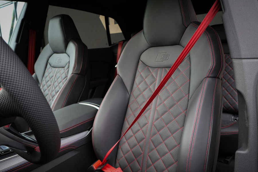 Audi Q8 60 TFSI e quattro Pro Line S Competition 490pk ACHTERAS BESTURING| STOELVERWARMING & VERKOELING | MASSAGE | ADAPTIVE | TREKHAAK | SFEERVERLICHTING | RED STITCHING |