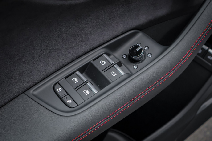 Audi Q8 60 TFSI e quattro Pro Line S Competition 490pk ACHTERAS BESTURING| STOELVERWARMING & VERKOELING | MASSAGE | ADAPTIVE | TREKHAAK | SFEERVERLICHTING | RED STITCHING |