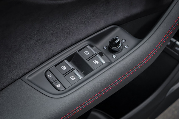 Audi Q8 60 TFSI e quattro Pro Line S Competition 490pk ACHTERAS BESTURING| STOELVERWARMING & VERKOELING | MASSAGE | ADAPTIVE | TREKHAAK | SFEERVERLICHTING | RED STITCHING |