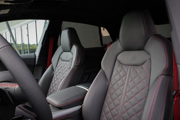 Audi Q8 60 TFSI e quattro Pro Line S Competition 490pk ACHTERAS BESTURING| STOELVERWARMING & VERKOELING | MASSAGE | ADAPTIVE | TREKHAAK | SFEERVERLICHTING | RED STITCHING |