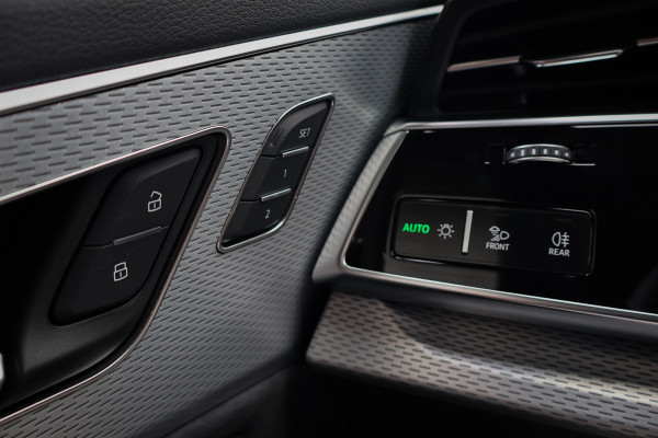Audi Q8 60 TFSI e quattro Pro Line S Competition 490pk ACHTERAS BESTURING| STOELVERWARMING & VERKOELING | MASSAGE | ADAPTIVE | TREKHAAK | SFEERVERLICHTING | RED STITCHING |