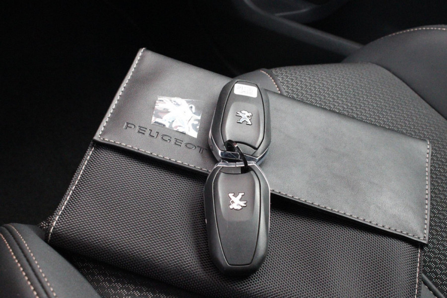 Peugeot 5008 1.2 130PK AUTOMAAT GT | NAVIGATIE | APPLE CARPLAY/ANDROID AUTO | ADAPTIVE CRUISE CONTROL | KEYLESS ENTRY/START | FULL LED KOPLAMPEN | 18" LICHTMETALEN VELGEN | CLIMATE CONTROL | 7-PERSOONS! | STOEL VERWARMING | DODEHOEK DETECTIE |