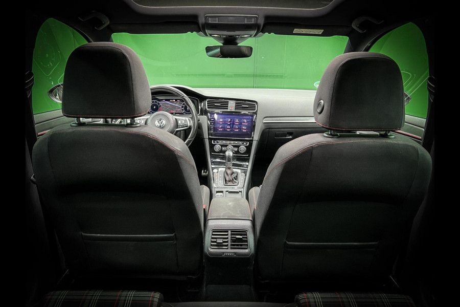 Volkswagen Golf 2.0 TSI GTI Dyn | Pano | Trekhaak | Virtual