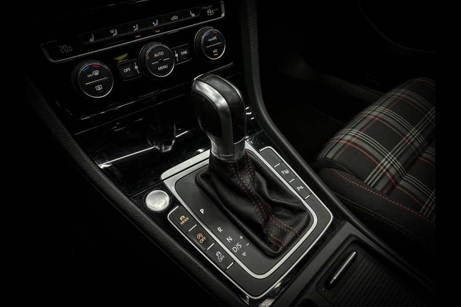 Volkswagen Golf 2.0 TSI GTI Dyn | Pano | Trekhaak | Virtual