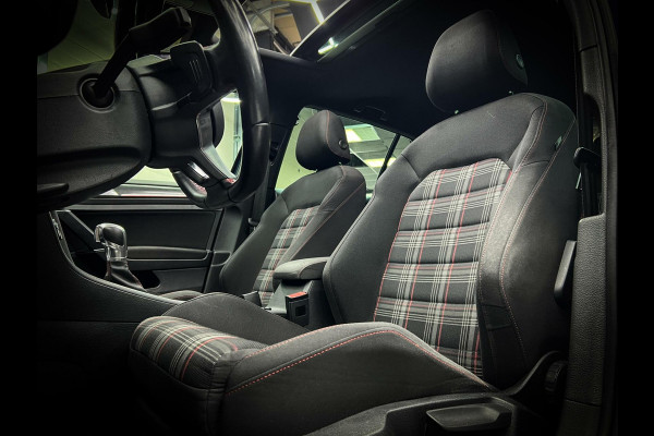 Volkswagen Golf 2.0 TSI GTI Dyn | Pano | Trekhaak | Virtual