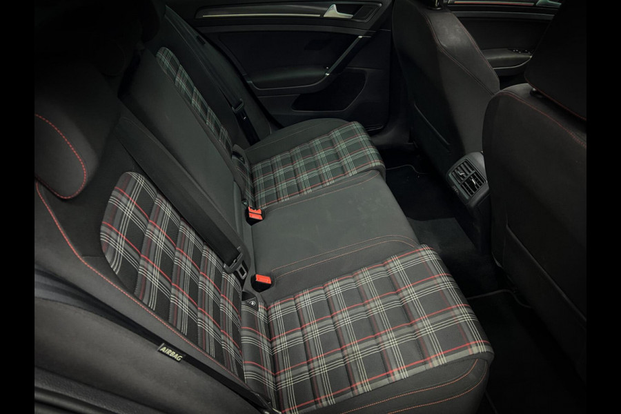 Volkswagen Golf 2.0 TSI GTI Dyn | Pano | Trekhaak | Virtual