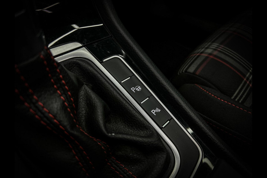Volkswagen Golf 2.0 TSI GTI Dyn | Pano | Trekhaak | Virtual