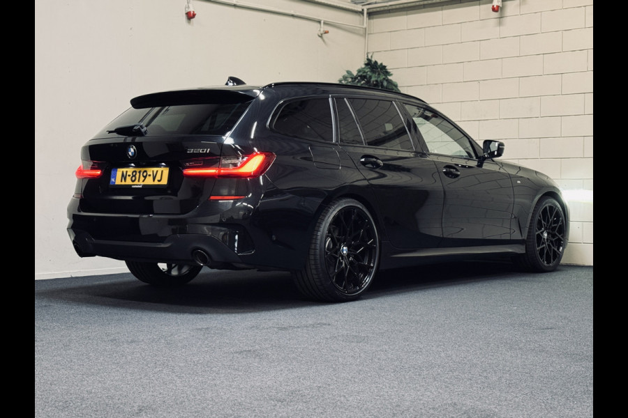 BMW 3 Serie Touring 320i M-Sport | 20" | Panorama | Leder | Camera