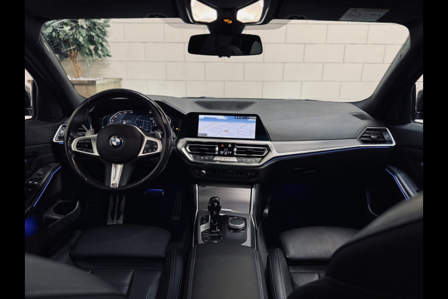 BMW 3 Serie Touring 320i M-Sport | 20" | Panorama | Leder | Camera