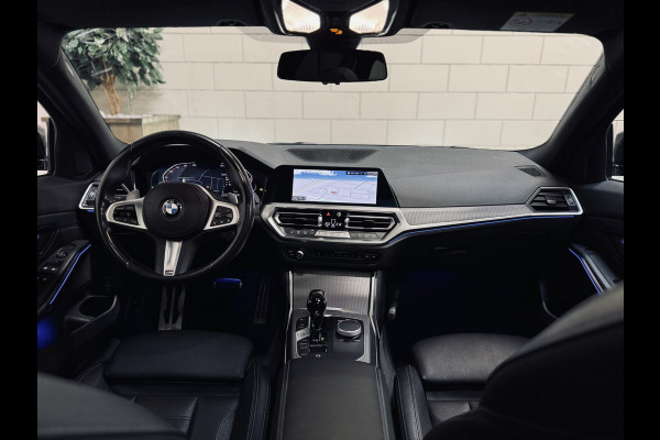 BMW 3 Serie Touring 320i M-Sport | 20" | Panorama | Leder | Camera