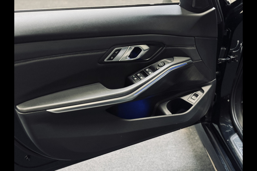 BMW 3 Serie Touring 320i M-Sport | 20" | Panorama | Leder | Camera