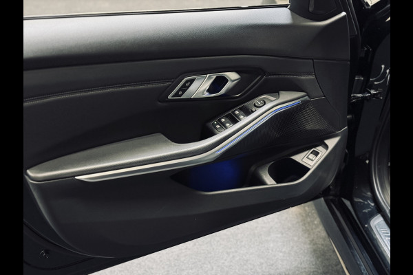 BMW 3 Serie Touring 320i M-Sport | 20" | Panorama | Leder | Camera