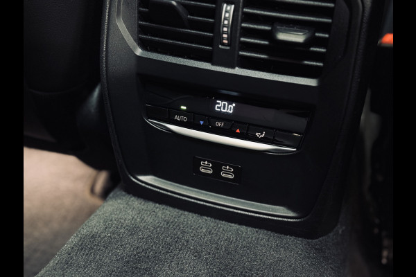 BMW 3 Serie Touring 320i M-Sport | 20" | Panorama | Leder | Camera