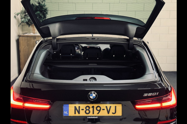 BMW 3 Serie Touring 320i M-Sport | 20" | Panorama | Leder | Camera