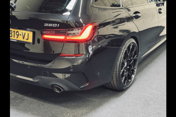 BMW 3 Serie Touring 320i M-Sport | 20" | Panorama | Leder | Camera