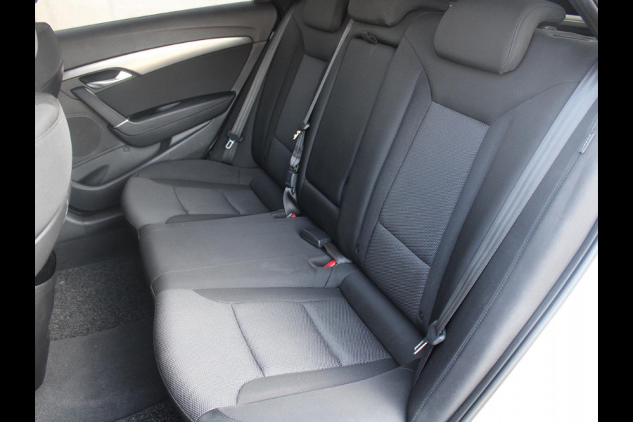 Hyundai i40 Wagon 1.6 GDI Essence | VEEL RUIMTE| 12 MAANDEN BOVAG GARANTIE |