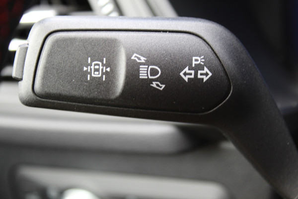 Ford Kuga 2.5-225pk PHEV ST-Line X. Hybride rijden voor een redelijke prijs ! Stoel- en voorraamverwarming, B&O soundsystem, navigatie, telefoonvoorb., metallic lak, LM wielen, side- en lane assist, camera v+a, adaptive cruise control, elektr. achterklep etc., etc.
