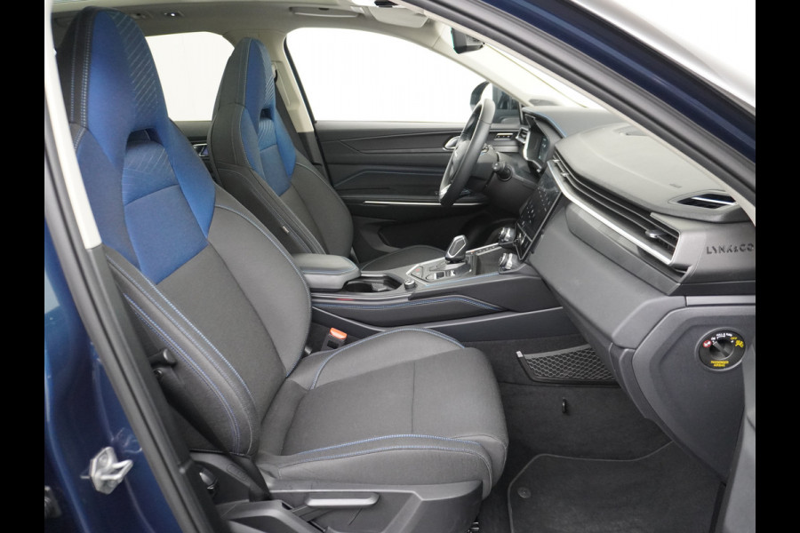 Lynk & Co 01 1.5 PHEV AUT-7 261pk 4wd Pano-Schuif-K-dak 20" 360°Camera Apple Carplay Android Auto Adaptive-Cr NaviPdc-a+v Ecc Keyless Led M-B Elek.Memory.Stoel File assistent Dodehoek detector Elektrisch bedienbare achterklep Rijstrooksensor Wifi Verkeersbord detectie 425Nm koppel 3,6kw laadvermogen A-label Euro 6 Hybride Benzine / Elektrisch rijden tot ca 69km