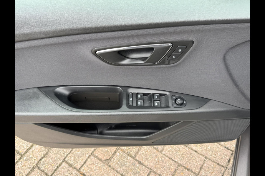 Seat León ST 1.0 EcoTSI Style Full LED koplampen Cruise control Climate control Apple Carplay / Android auto Parkeersensoren