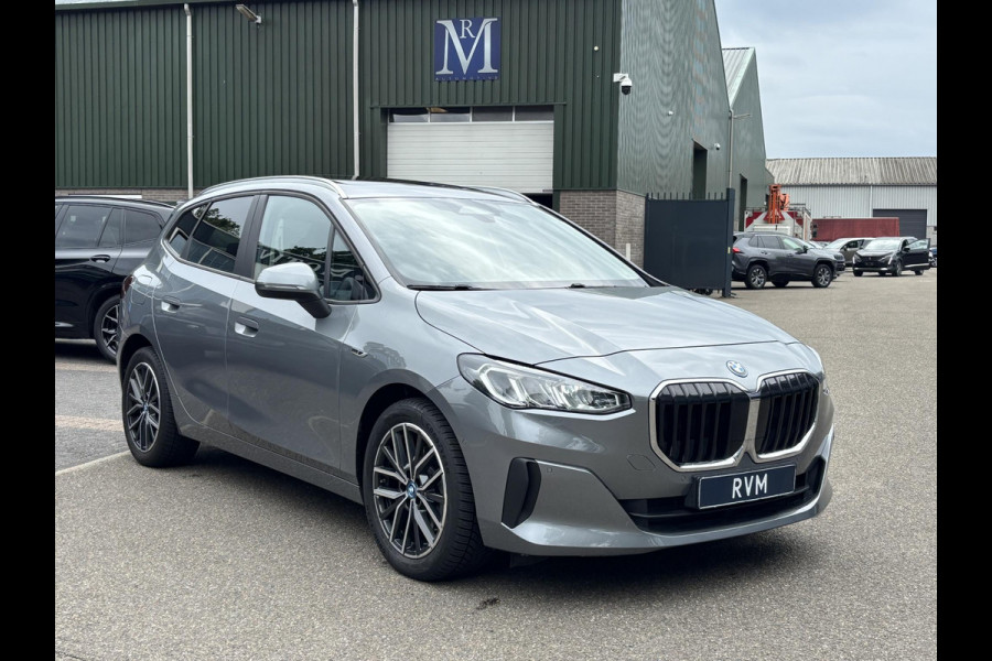 BMW 2 Serie Active Tourer 225e xDrive PANO | ELEK. TREKHAAK | CAMERA