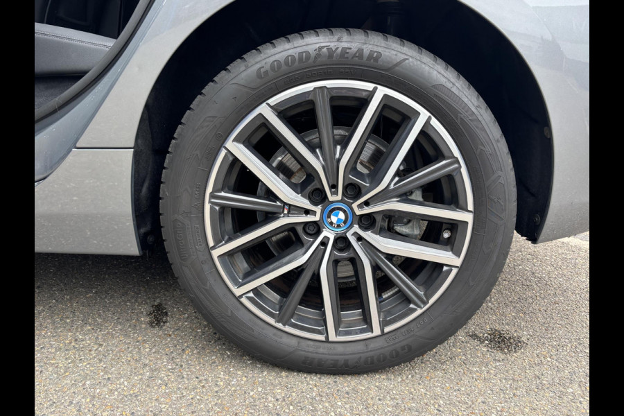 BMW 2 Serie Active Tourer 225e xDrive PANO | ELEK. TREKHAAK | CAMERA