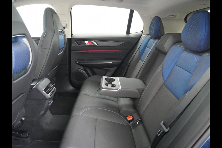 Lynk & Co 01 1.5 PHEV AUT-7 261pk 4wd Pano-Schuif-K-dak 20" 360°Camera Apple Carplay Android Auto Adaptive-Cr Navi Pdc-a+v Ecc Keyless Led M- Elek.Memory.Stoel File assistent Dodehoek detector Elektrisch bedienbare achterklep Rijstrooksensor Wifi Verkeersbord detectie 425Nm koppel 3,6kw laadvermogen A-label Euro 6 Hybride Benzine / Elektrisch rijden tot ca 69km  1800kg trekvermogen