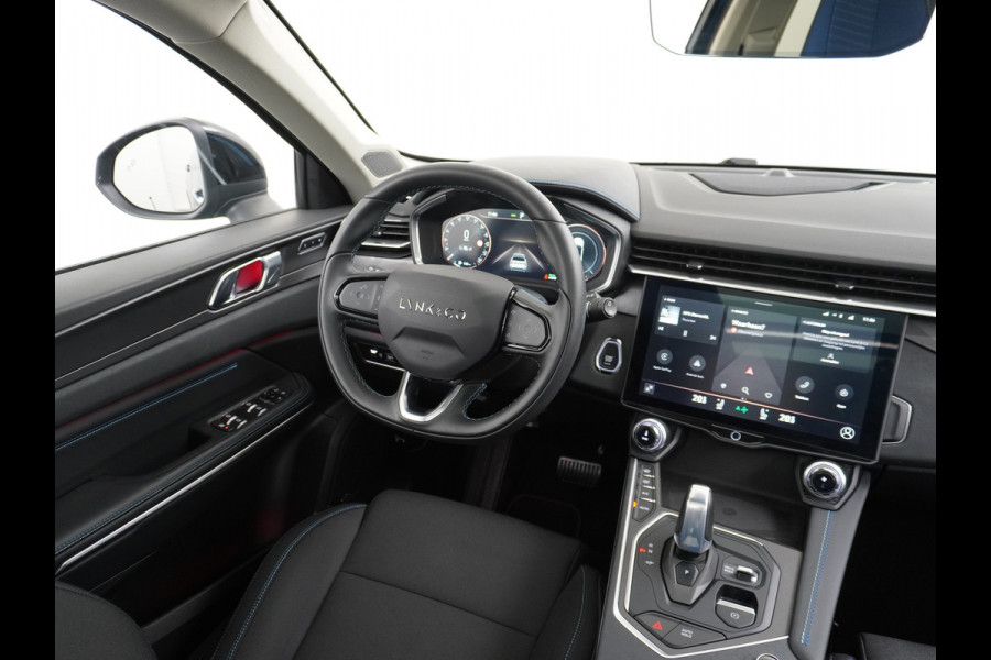 Lynk & Co 01 1.5 PHEV AUT-7 261pk 4wd Pano-Schuif-K-dak 20" 360°Camera Apple Carplay Android Auto Adaptive-Cr Navi Pdc-a+v Ecc Keyless Led M- Elek.Memory.Stoel File assistent Dodehoek detector Elektrisch bedienbare achterklep Rijstrooksensor Wifi Verkeersbord detectie 425Nm koppel 3,6kw laadvermogen A-label Euro 6 Hybride Benzine / Elektrisch rijden tot ca 69km  1800kg trekvermogen