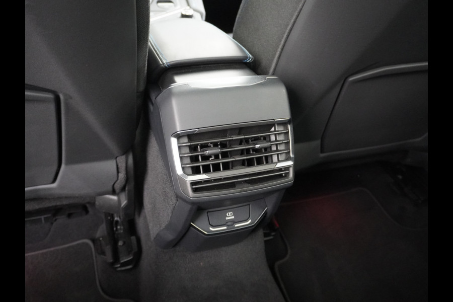 Lynk & Co 01 1.5 PHEV AUT-7 261pk 4wd Pano-Schuif-K-dak 20" 360°Camera Apple Carplay Android Auto Adaptive-Cr Navi Pdc-a+v Ecc Keyless Led M- Elek.Memory.Stoel File assistent Dodehoek detector Elektrisch bedienbare achterklep Rijstrooksensor Wifi Verkeersbord detectie 425Nm koppel 3,6kw laadvermogen A-label Euro 6 Hybride Benzine / Elektrisch rijden tot ca 69km  1800kg trekvermogen