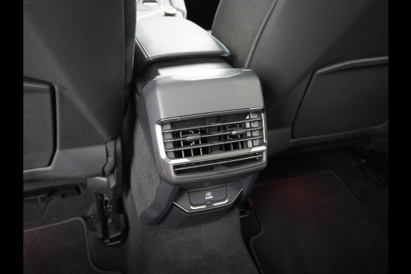 Lynk & Co 01 1.5 PHEV AUT-7 261pk 4wd Pano-Schuif-K-dak 20" 360°Camera Apple Carplay Android Auto Adaptive-Cr Navi Pdc-a+v Ecc Keyless Led M- Elek.Memory.Stoel File assistent Dodehoek detector Elektrisch bedienbare achterklep Rijstrooksensor Wifi Verkeersbord detectie 425Nm koppel 3,6kw laadvermogen A-label Euro 6 Hybride Benzine / Elektrisch rijden tot ca 69km  1800kg trekvermogen