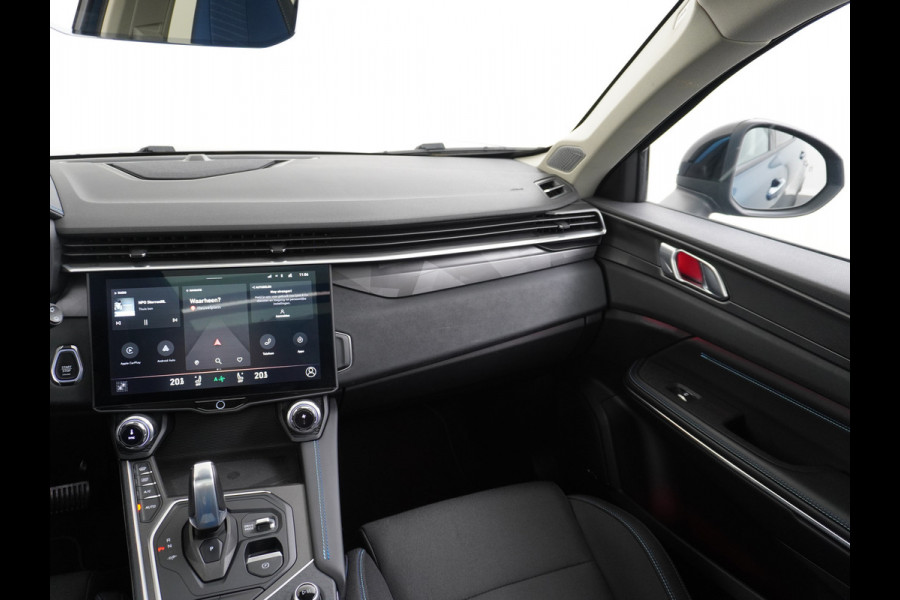 Lynk & Co 01 1.5 PHEV AUT-7 261pk 4wd Pano-Schuif-K-dak 20" 360°Camera Apple Carplay Android Auto Adaptive-Cr Navi Pdc-a+v Ecc Keyless Led M- Elek.Memory.Stoel File assistent Dodehoek detector Elektrisch bedienbare achterklep Rijstrooksensor Wifi Verkeersbord detectie 425Nm koppel 3,6kw laadvermogen A-label Euro 6 Hybride Benzine / Elektrisch rijden tot ca 69km  1800kg trekvermogen