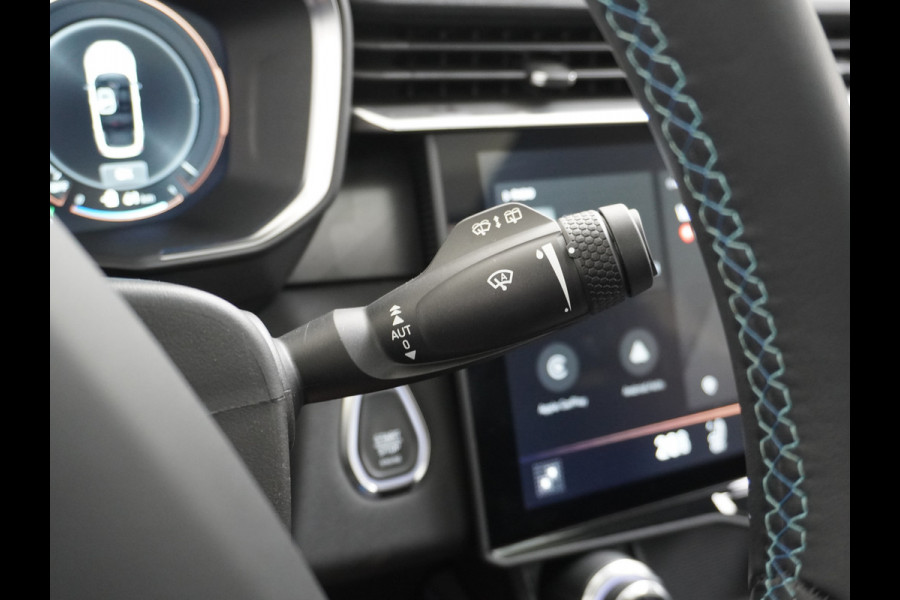 Lynk & Co 01 1.5 PHEV AUT-7 261pk 4wd Pano-Schuif-K-dak 20" 360°Camera Apple Carplay Android Auto Adaptive-Cr Navi Pdc-a+v Ecc Keyless Led M- Elek.Memory.Stoel File assistent Dodehoek detector Elektrisch bedienbare achterklep Rijstrooksensor Wifi Verkeersbord detectie 425Nm koppel 3,6kw laadvermogen A-label Euro 6 Hybride Benzine / Elektrisch rijden tot ca 69km  1800kg trekvermogen