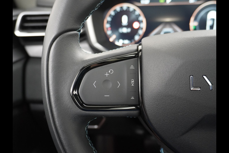Lynk & Co 01 1.5 PHEV AUT-7 261pk 4wd Pano-Schuif-K-dak 20" 360°Camera Apple Carplay Android Auto Adaptive-Cr Navi Pdc-a+v Ecc Keyless Led M- Elek.Memory.Stoel File assistent Dodehoek detector Elektrisch bedienbare achterklep Rijstrooksensor Wifi Verkeersbord detectie 425Nm koppel 3,6kw laadvermogen A-label Euro 6 Hybride Benzine / Elektrisch rijden tot ca 69km  1800kg trekvermogen