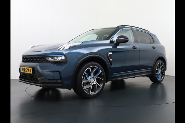Lynk & Co 01 1.5 PHEV AUT-7 261pk 4wd Pano-Schuif-K-dak 20" 360°Camera Apple Carplay Android Auto Adaptive-Cr Navi Pdc-a+v Ecc Keyless Led M- Elek.Memory.Stoel File assistent Dodehoek detector Elektrisch bedienbare achterklep Rijstrooksensor Wifi Verkeersbord detectie 425Nm koppel 3,6kw laadvermogen A-label Euro 6 Hybride Benzine / Elektrisch rijden tot ca 69km  1800kg trekvermogen
