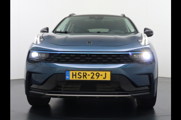 Lynk & Co 01 1.5 PHEV AUT-7 261pk 4wd Pano-Schuif-K-dak 20" 360°Camera Apple Carplay Android Auto Adaptive-Cr Navi Pdc-a+v Ecc Keyless Led M- Elek.Memory.Stoel File assistent Dodehoek detector Elektrisch bedienbare achterklep Rijstrooksensor Wifi Verkeersbord detectie 425Nm koppel 3,6kw laadvermogen A-label Euro 6 Hybride Benzine / Elektrisch rijden tot ca 69km  1800kg trekvermogen