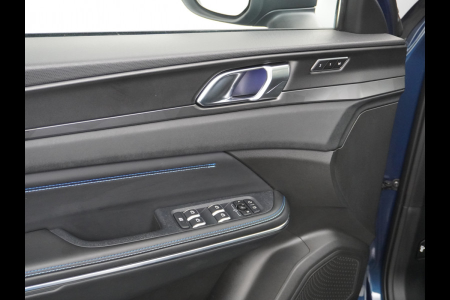 Lynk & Co 01 1.5 PHEV AUT-7 4wd 261pk Pano-Schuif-K-dak 20" 360°Camera Apple Carplay Android Auto Adaptive-Cr NaviPdc-a+v Ecc Keyless Led M-B Elek.Memory.Stoel File assistent Dodehoek detector Elektrisch bedienbare achterklep Rijstrooksensor Wifi Verkeersbord detectie 425Nm koppel 3,7kw laadvermogen A-label Euro 6 Hybride Benzine / Elektrisch rijden tot ca 69km  1800kg trekvermogen